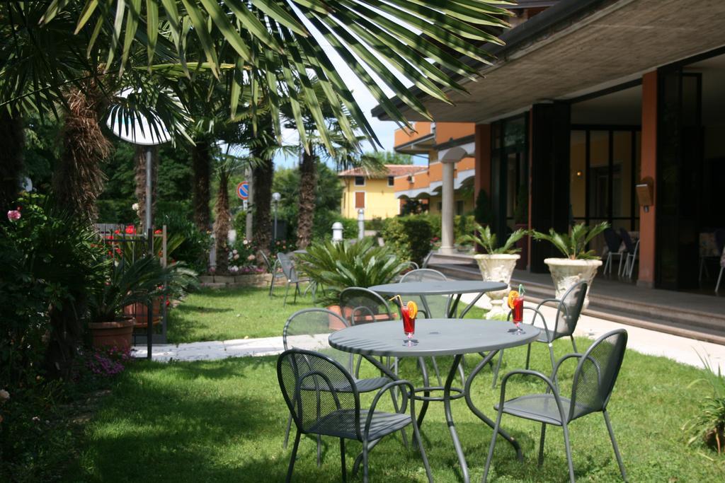 Residence Miralago Rooms & Apartments Manerba del Garda Exterior foto